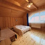 гуцульська оселя Lodge Yaremche