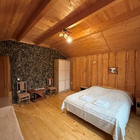 гуцульська оселя *