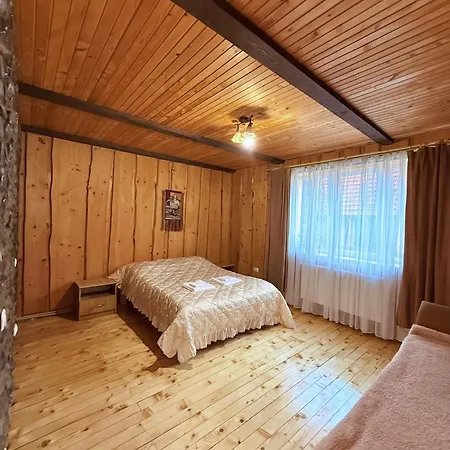 гуцульська оселя *