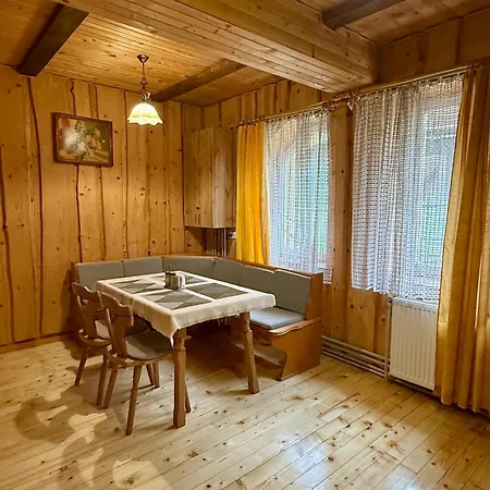 гуцульська оселя Yaremche