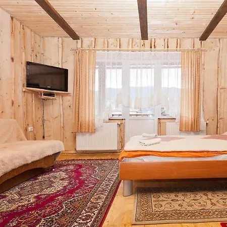 гуцульська оселя Hytte Yaremche